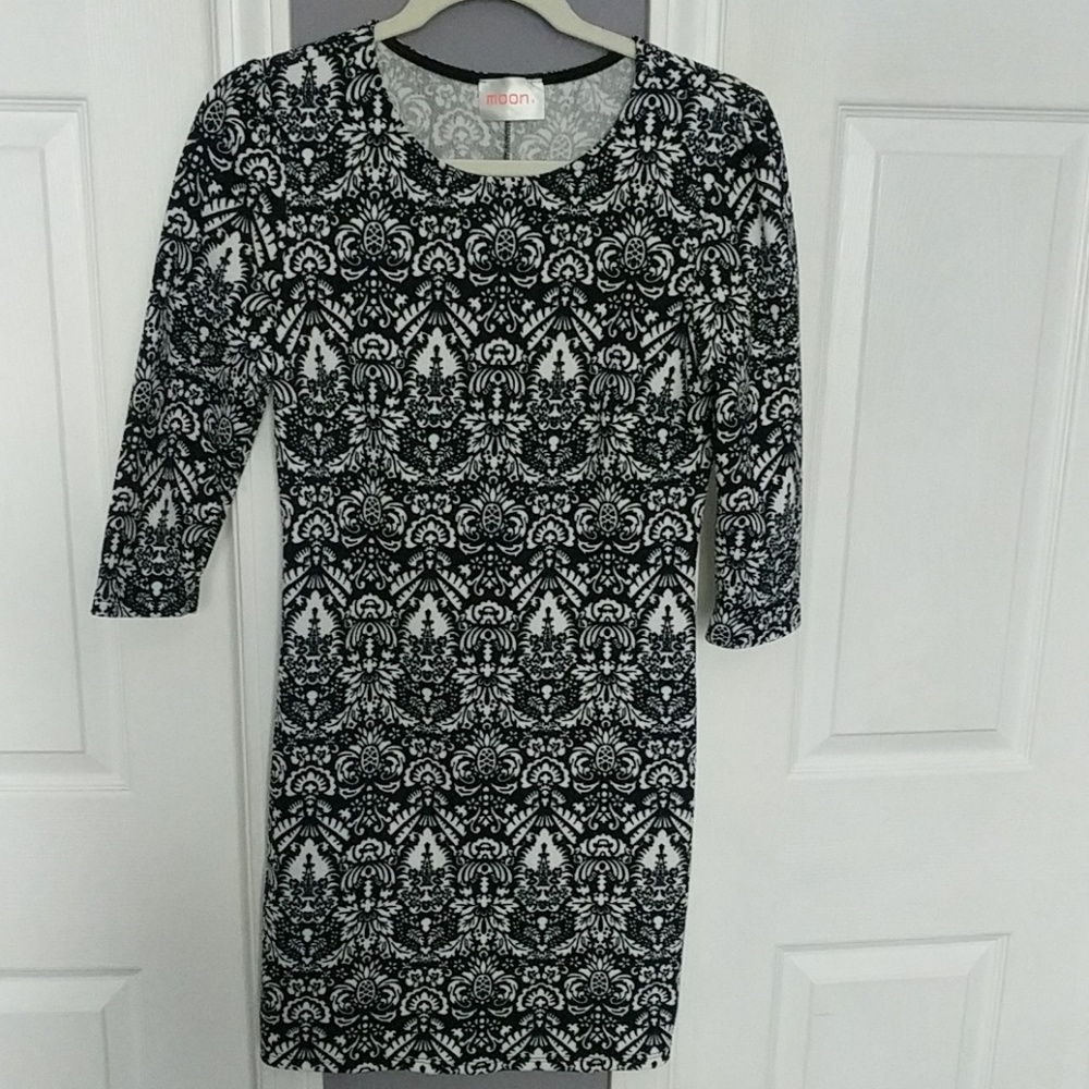 Navy/white patterned dress